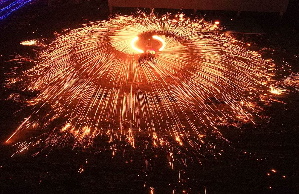 五穀豊穣や豊かな暮らしへの願いが込められた伝統芸能、打樹花(何さん特別編)